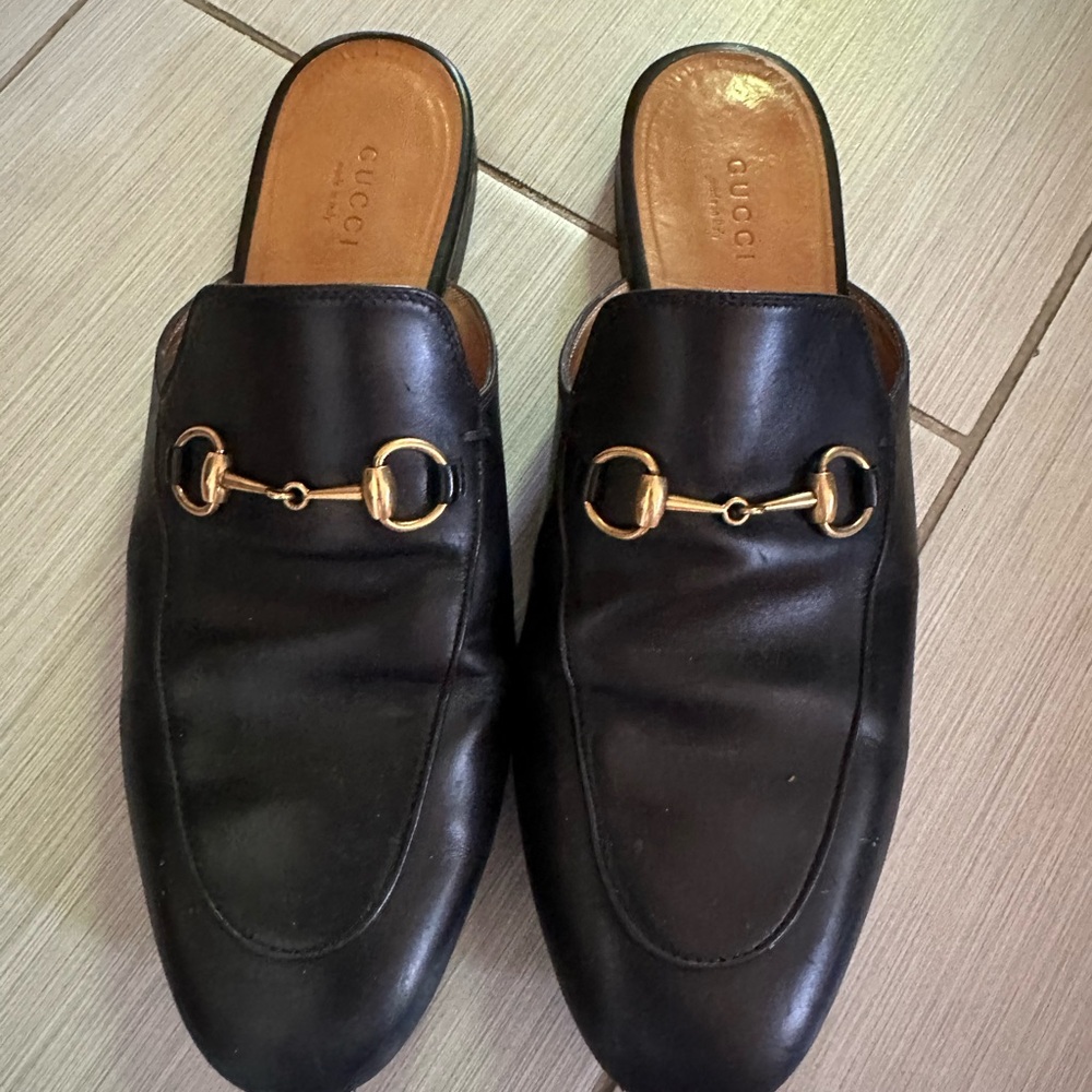 Gucci Women’s Black Leather Slip-On Loafers with Gold Detail